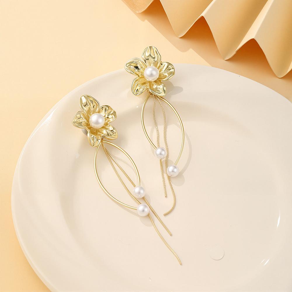 Flower Tassel Pearl Earrings Retro Light Luxury High-End Stud Earrings Women'S Niche Fashion Temperament Earrings