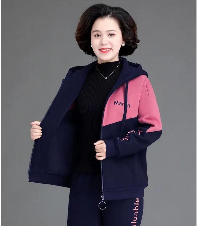 Plus Size Women's Plus Velvet Cardigan Mother's Wear Autumn and Winter Loose and Thin Western Style Sweater Two-piece Suit