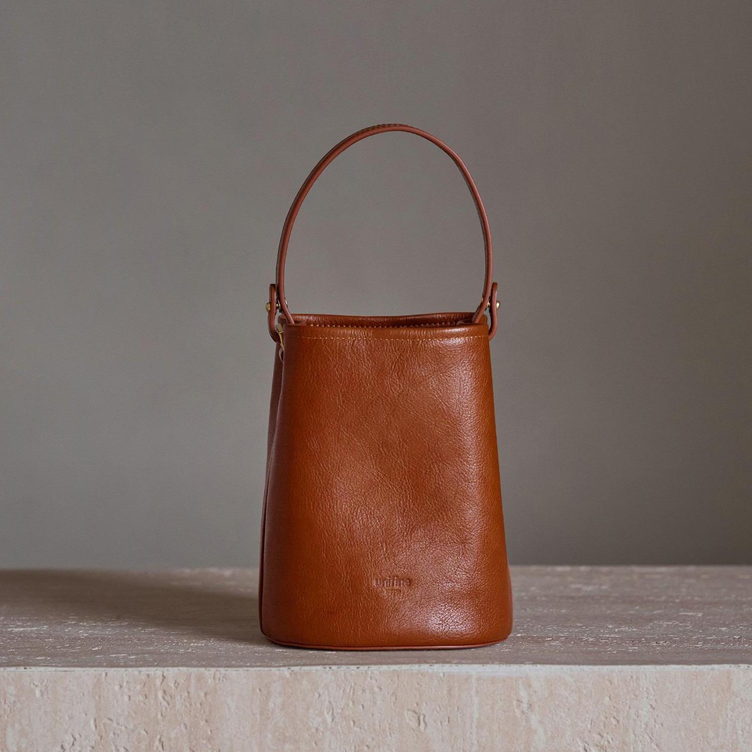 Spring Simple Women s Handbag  New Compact Fashion Bucket Bag Hand Carry Large Capacity Shoulder Bag Commuter Crossbody Bag