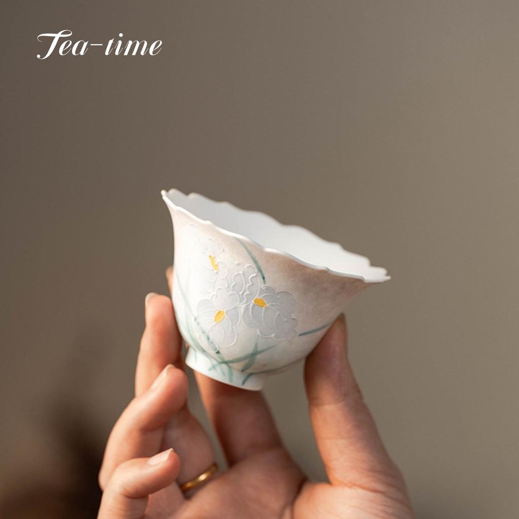 Hand-Painted Iris Tea Cup Handmade Ceramic Cups Teacups Puera Chinese Beautiful Drinking Pottery Porcelain Kung Fu Teacup Maker