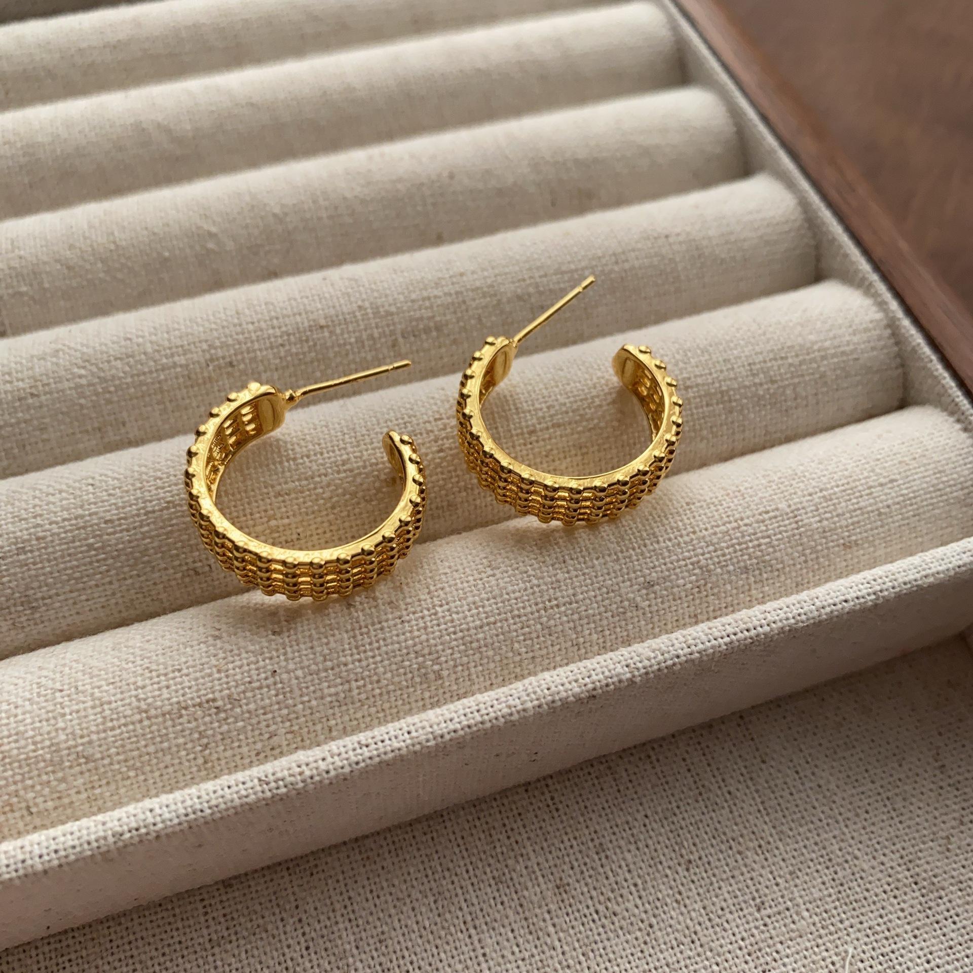 

Classic Minimalist Woven Earrings Ear Buckles Light Luxury Fashion Retro Niche Personality Premium Daily Commuter Earrings