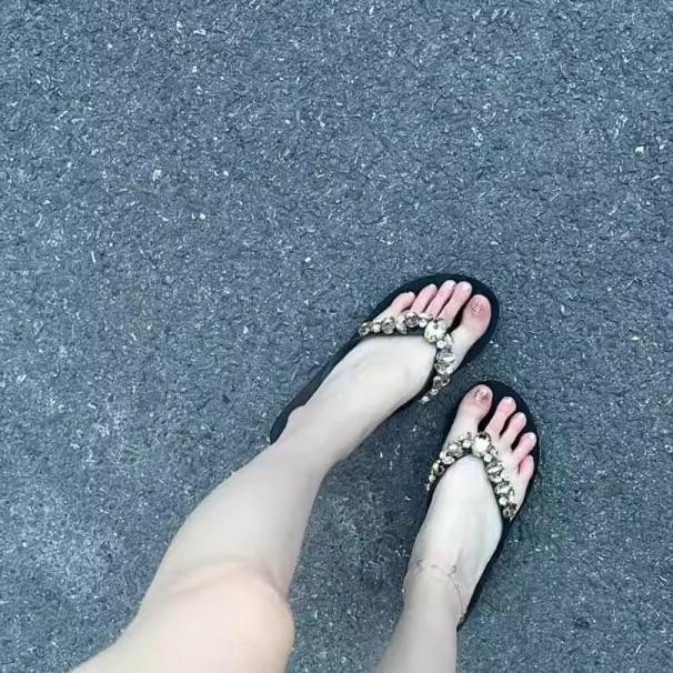 2025 Douyin the Same Internet Celebrity Rhinestone Slippers Women Summer Wear Beach Shoes Clip Drag Cool Slippers Slope Heel Flip-flops Women