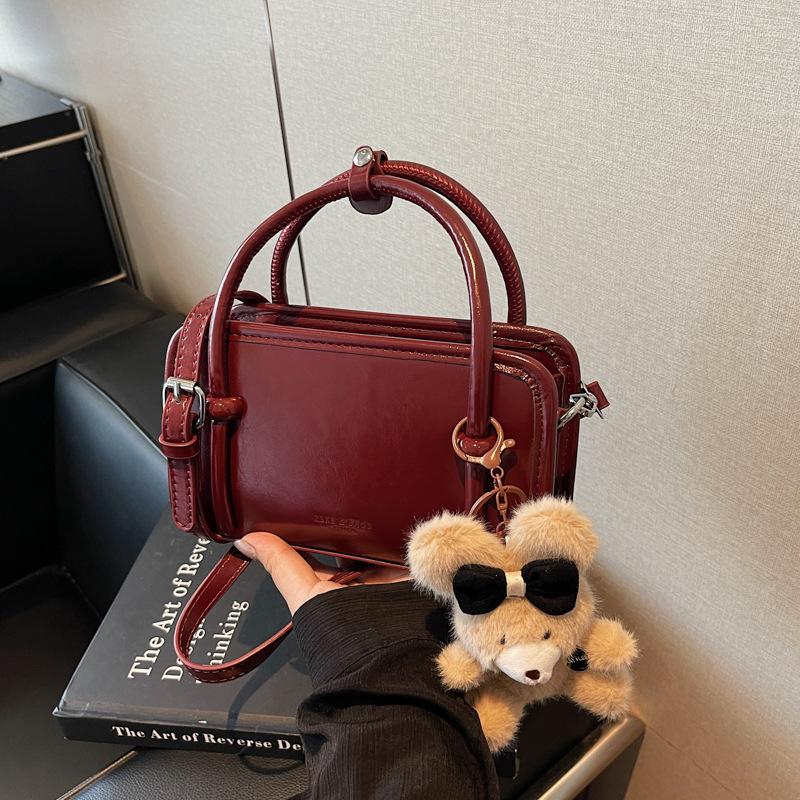 This Year, Popular Small Bags Are Women's Autumn and Winter Versatile 2025 New Retro Shoulder Messenger Bags, Popular Portable Small Square Bags.