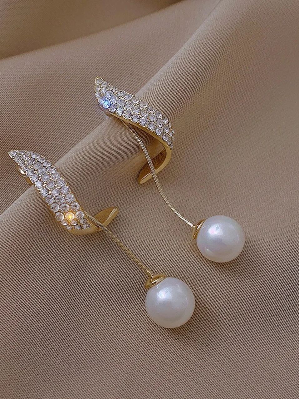 

Elegant, luxurious, high-end pearl earrings suitable for dates, dinners, holidays, birthdays, fashionable and versatile earrings