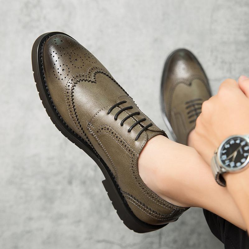 Fashion Mens Retro Carved Brogue Designer Business Wedding Leather Male Party Dress Luxury Footwear Driving Casual Shoes for Men Loafers
