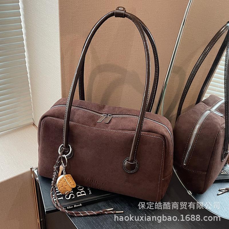 This year's popular bag women's large-capacity 2025 new autumn and winter retro matte shoulder bag commuter pillow bag