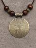 1 pezzo Collana con Pendente in Lega a Forma Geometrica e Perle di Legno Filettate per Donna, Catena Vintage per Maglione