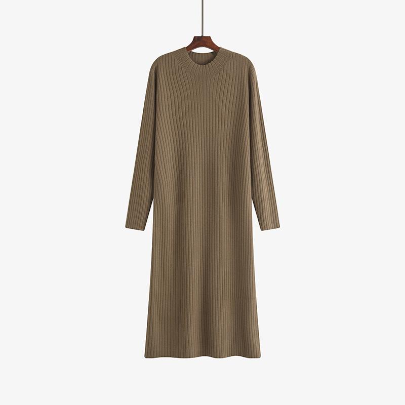 

Юбка макси размера плюс с полуводолазкой поверх трикотажного платья XXXL кофейный