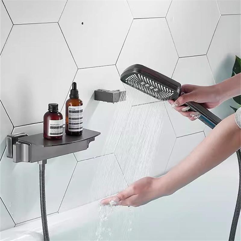 Tuqiu Grau Bad- und Duscharmatur-Set Wandmontiert Messing Gold Wasserfall Badewannen- und Duschmischer Schwarz Badezimmerarmaturen Messing