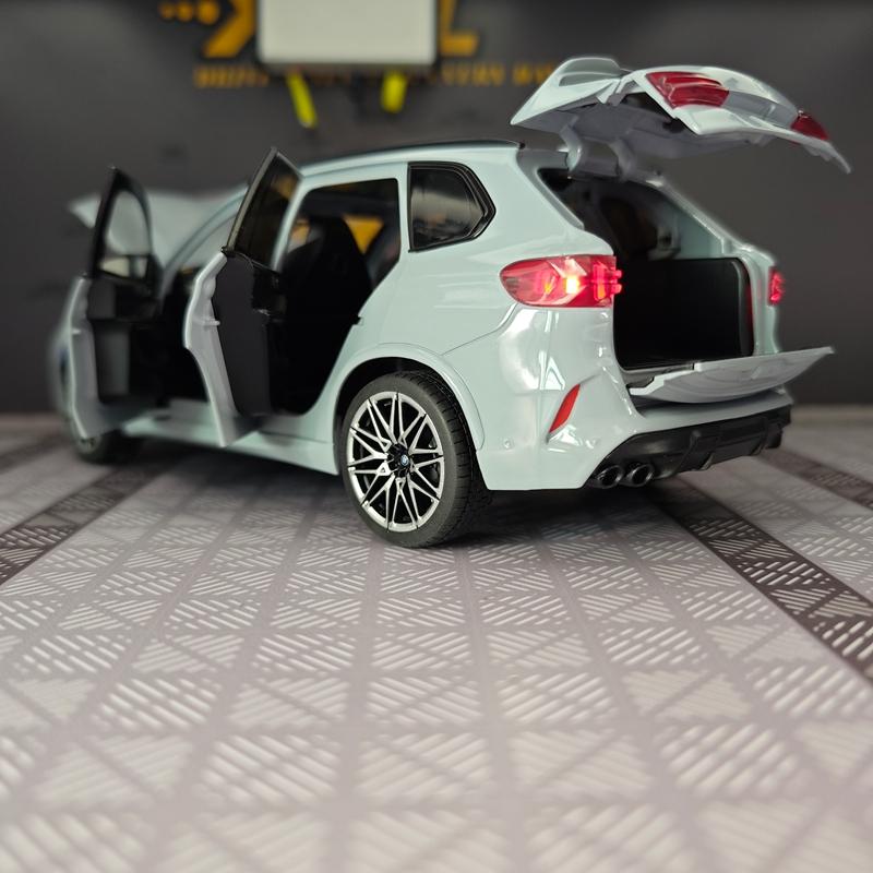 1:24 BMW X5M Leichtmetall-Automodell, Türen und Motorhaube, Kofferraum können mit Ton- und Lichtrückmeldung geöffnet werden Geschenk