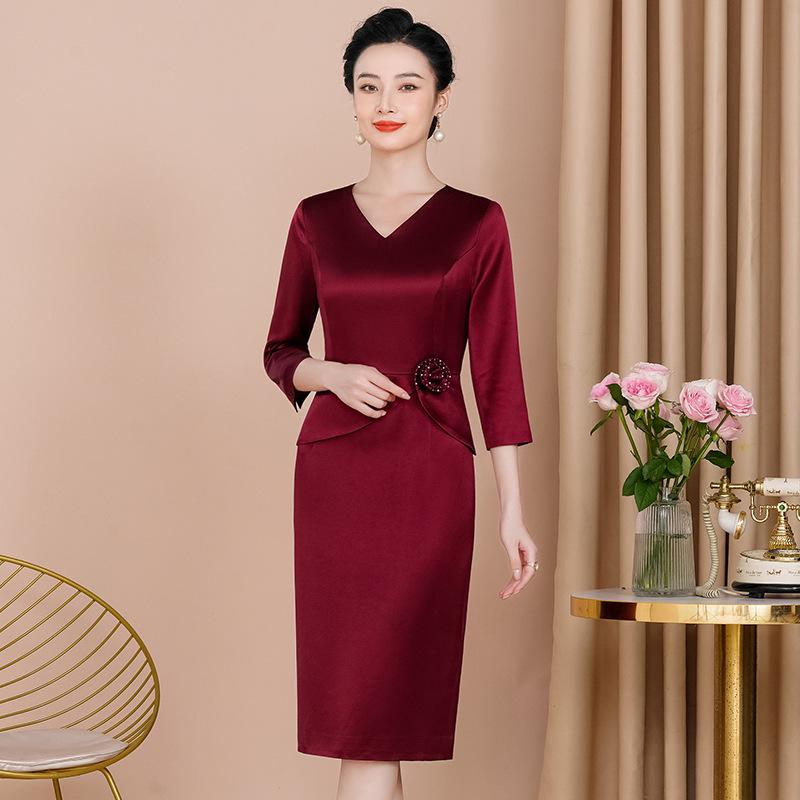 2025 Autumn Elegant V-neck Slimming Dress for Young Mothers - Wine Red Acetate Skirt