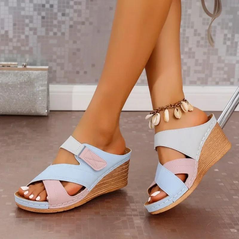 

Модная женская обувь 2025 Туфли-шлепанцы с открытым носком Женская модная обувь в сочетающейся цветовой гамме Повседневная летняя обувь Большой размер Женские сандалии на платформе и танкетке 43