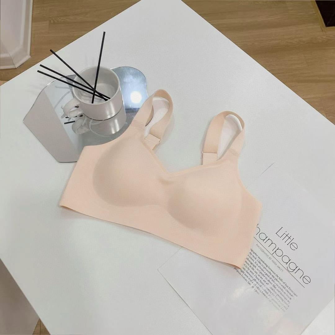 

Large shoulder straps, latex jelly underwear, seamless steel-rimless bra, gather and close secondary breasts, anti-sagging sleep bra 3XL42/95