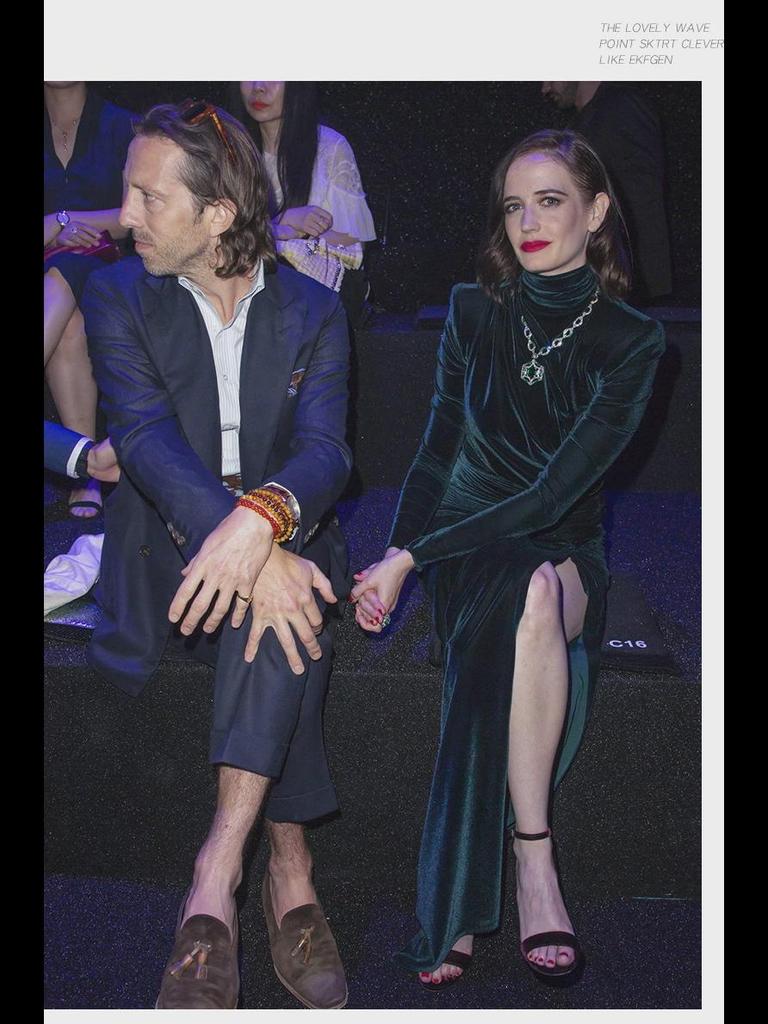 2025 Herbst Sternenbesetztes Dunkelgrünes Samt Kleid mit Hohem Schlitz und Unregelmäßigem Saum