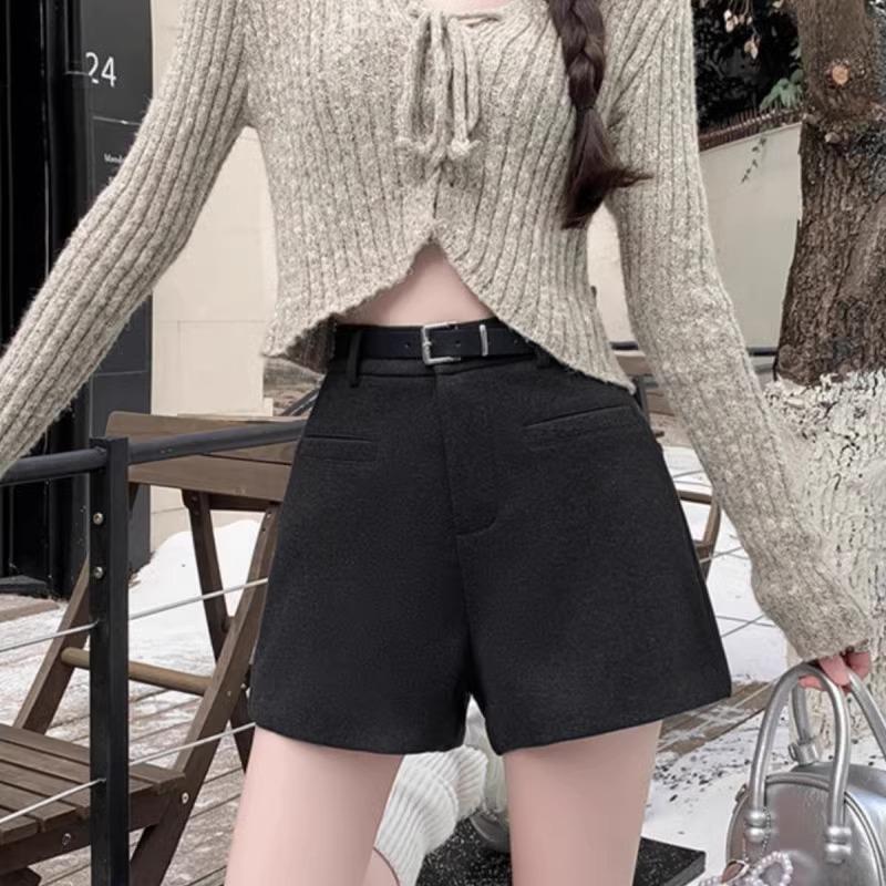 

Женские черные шорты А-силуэта с высокой посадкой из смесовой шерсти - Коллекция Осень/Зима 2024 4XL