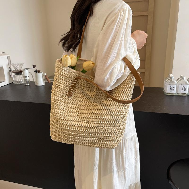 Niche Design Casual Foreign Style Bag Women's 2025 New Spring Fashion Large-capacity Commuter Straw Bag Tote Bag