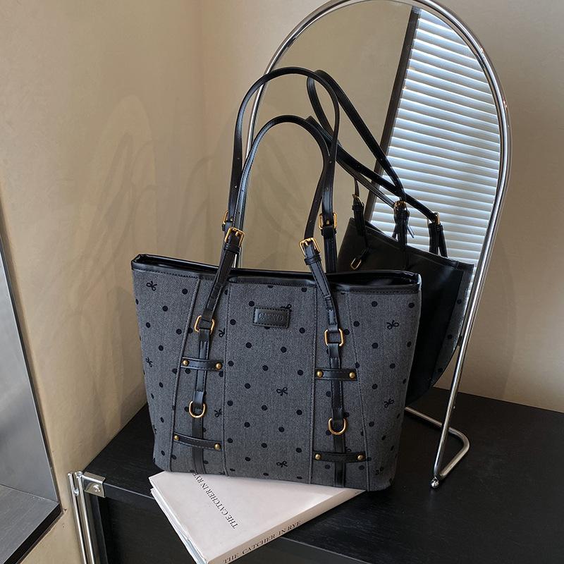 

Casual large-capacity polka dot bag women s fashion commuter shoulder bag college student tote bag чёрный
