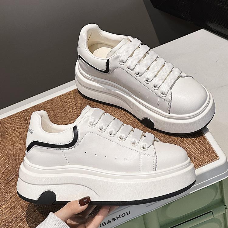 

Женские белые кроссовки из натуральной кожи на толстой подошве с функцией увеличения высоты, легкие и универсальные для весны 2025 года Size 38 чёрный/бежевый