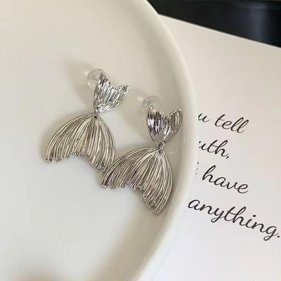 Zirkonia Elegante Ohrringe Damen Leichter Luxus Silber Fischschwanz Premium Design Clip-Ohrringe