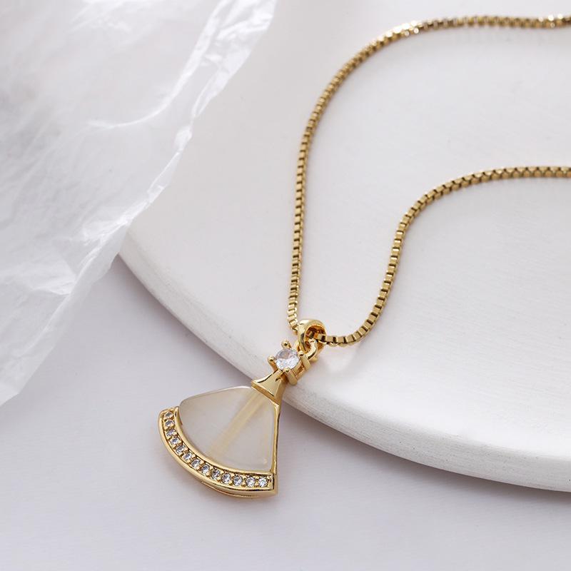 Fashionable Heart Titanium Steel Necklace: Women's Clavicle Chain, Hip Hop Style, Niche Design.