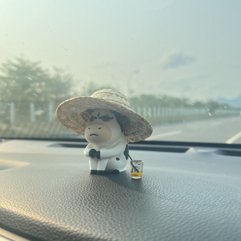 Straw Hat Weirdly Cow Figurine Decorative Dashboard Ornament Desk Decor Figurine Desk Decoration