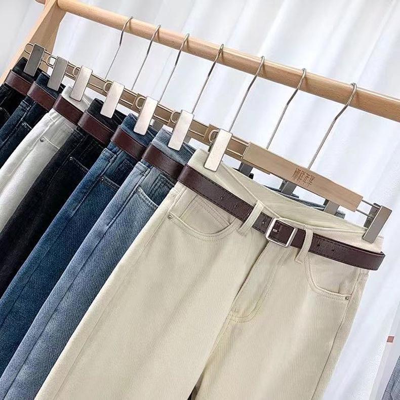 Women's High-Waisted Velvet-Lined Jeans: Loose, Slimming, Straight-Leg Harem Pants for Autumn/Winter, Korean Style, Nine-Tenths Length.