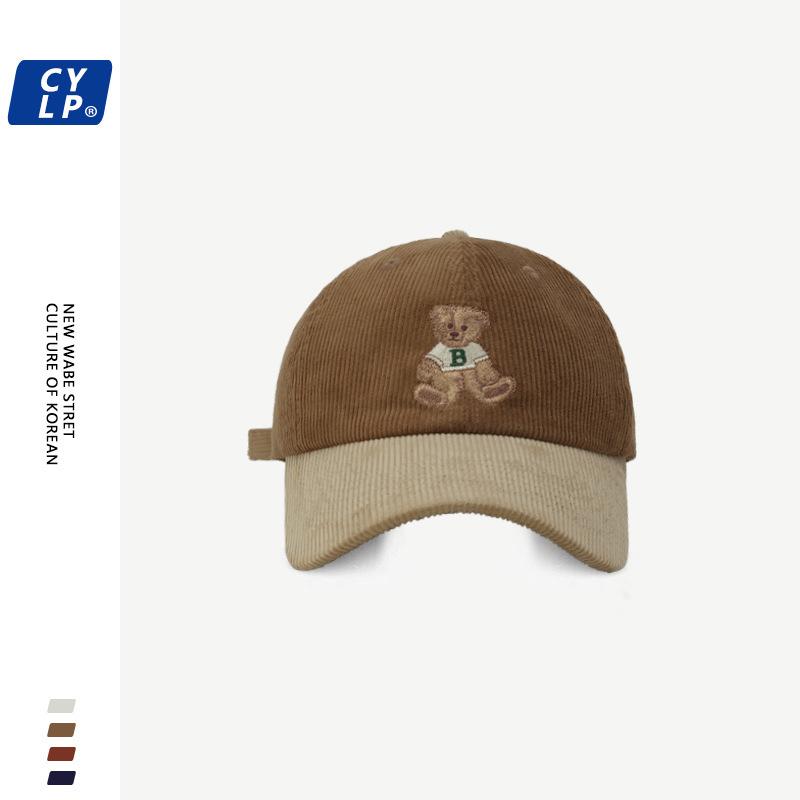 Koreanische Niedliche Cartoon Bär Bestickte Baseballkappe für Damen im Winter Kord Studentenmode Spleißen Kontrastfarbe Baseballkappe