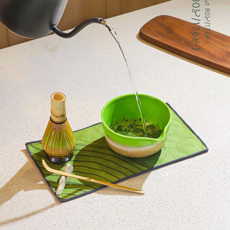 Dieses Matcha-Teezeremonie-Set ist perfekt für Anfänger und enthält einen natürlichen Bambus-Reis, einen traditionellen Bambus-Tee, einen Matcha-Kessel, einen Bambus-