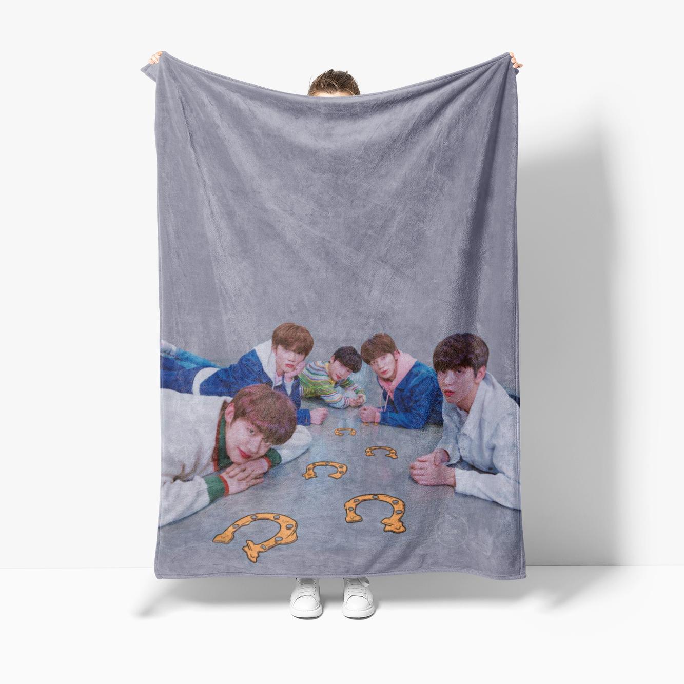 T-XT Kpop Soft Plush Blanket,Flannel Blanket Throw Blanket for Living Room Bedroom Bed Sofa 75x90cm
