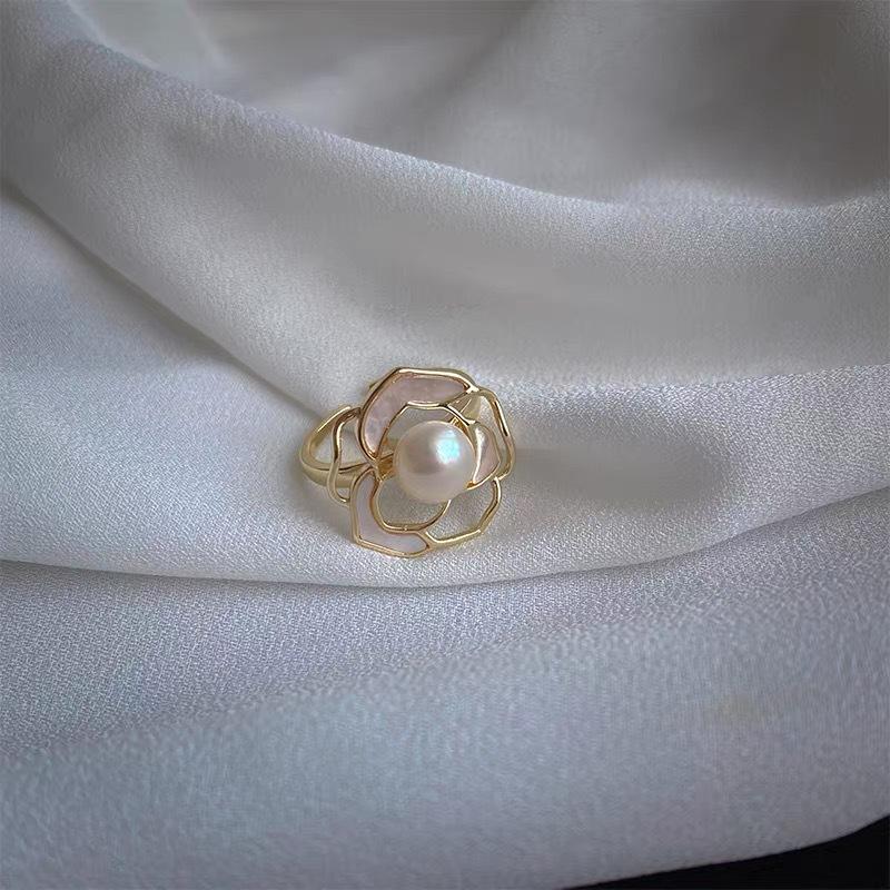 Elegant Women's Freshwater Pearl Ring with Rose Design