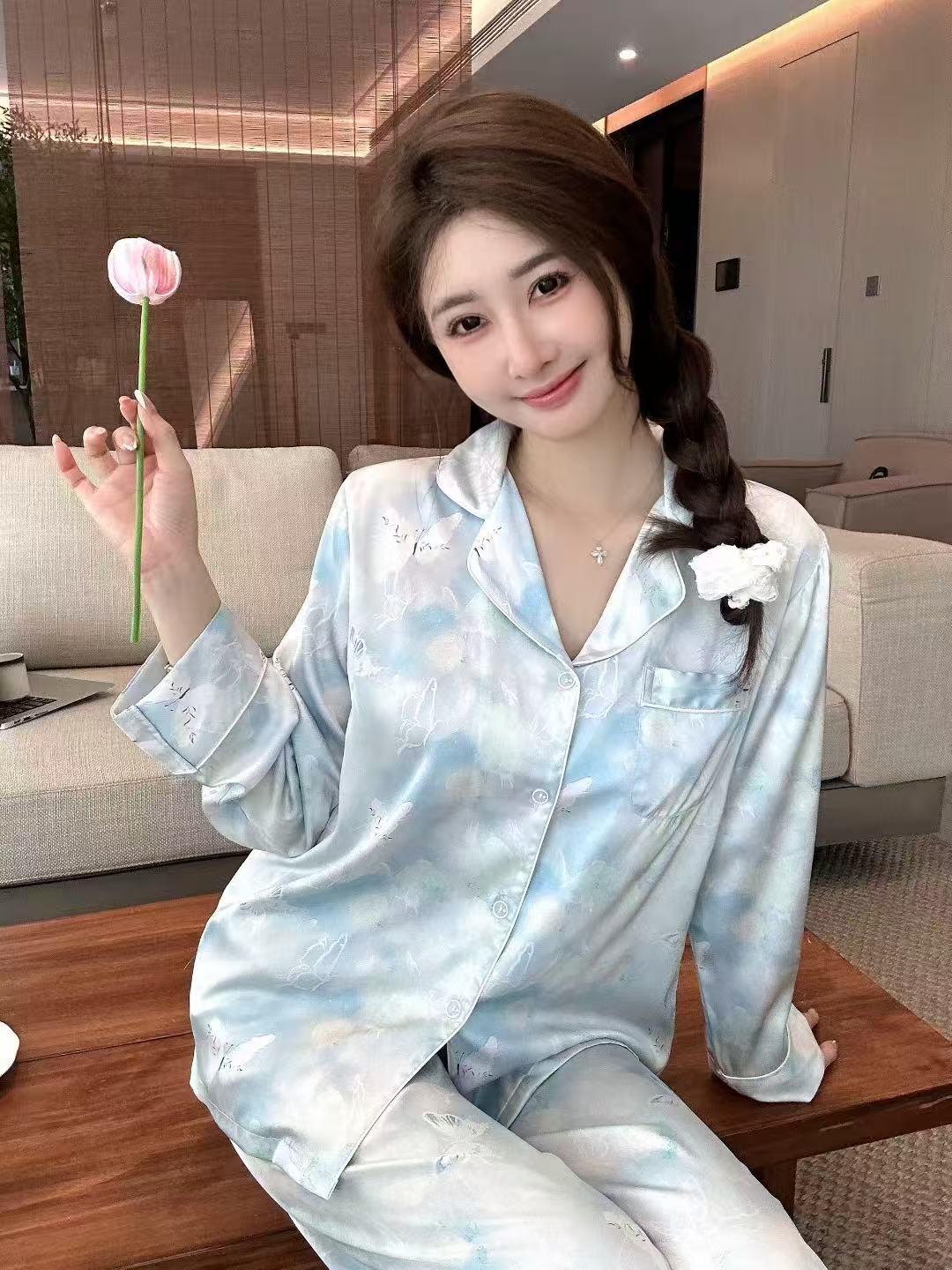 

Женский пижамный комплект из ледяного шелка с принтом тай-дай и бабочками, 2025: Топ с длинным рукавом и брюки L