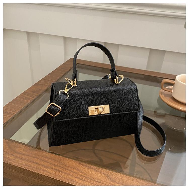 Bag Women's Bag New Summer 2025 Fashion Messenger Simple Commuter Bag Tide Korean Version Simple Shoulder Popular Bag