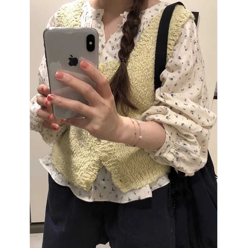 

Oni Ins Floral Knitted Vest Blouse Knitting vest One size