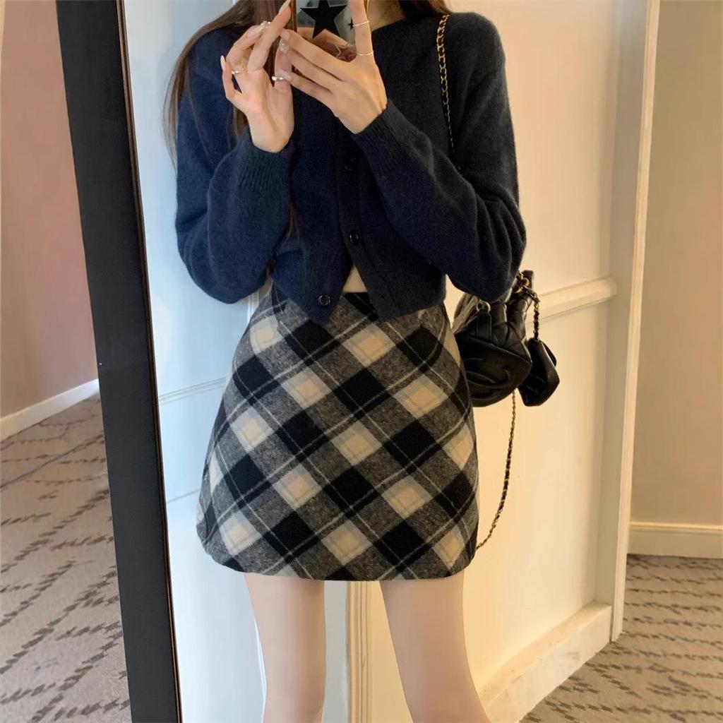 Retro Red Plaid A-line Woolen Skirt - High Waist, Slimming, Short for Women (Spring/Autumn 2026)