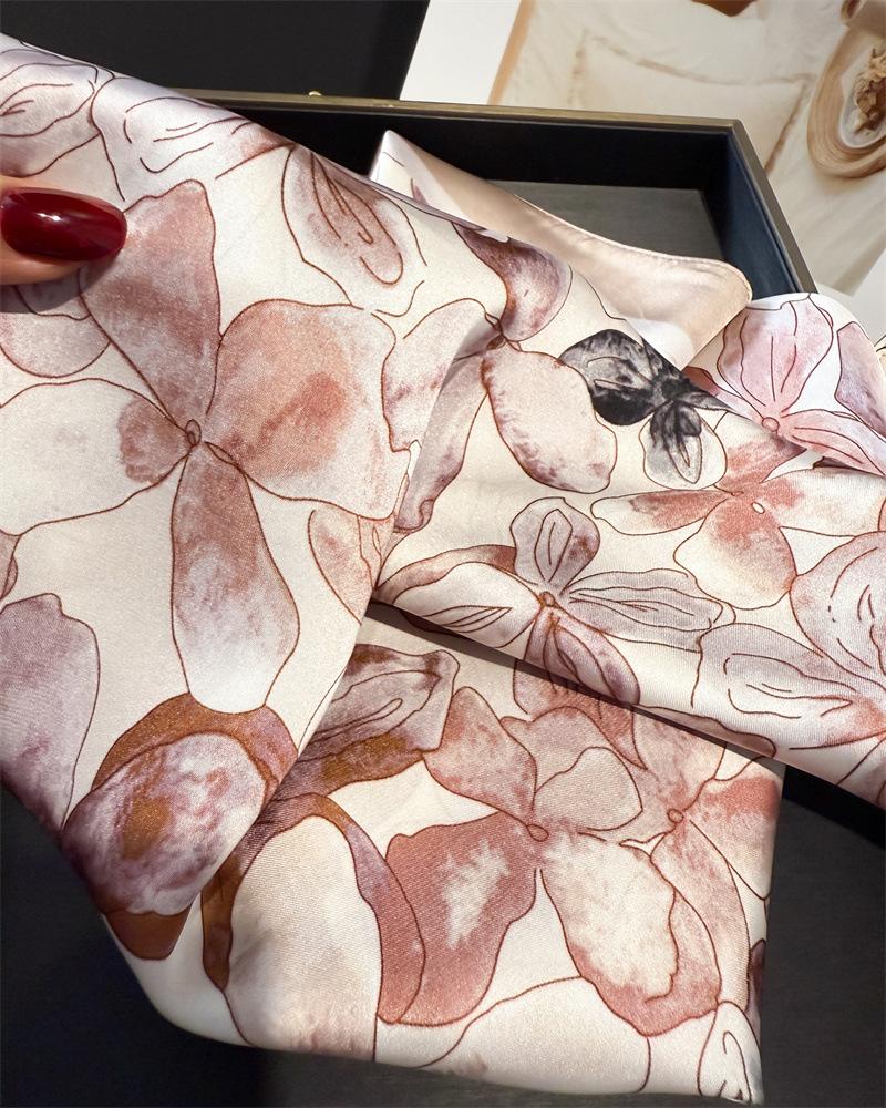 Luxury Floral Print Satin Scarf Square Versatile Shoulder Wrap Sun Protection Neck Ties Women's Headscarf Fashionable Accessory