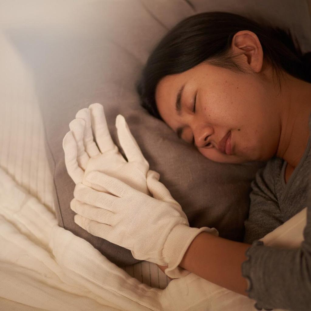 Silk Moisturizing Hand Hand Good Made in Kurashikinu Long-awaited Renewal! 100% Gloves, Gloves, Warmers, Care, Nighttime, Silk, Moisturizing, Warming,