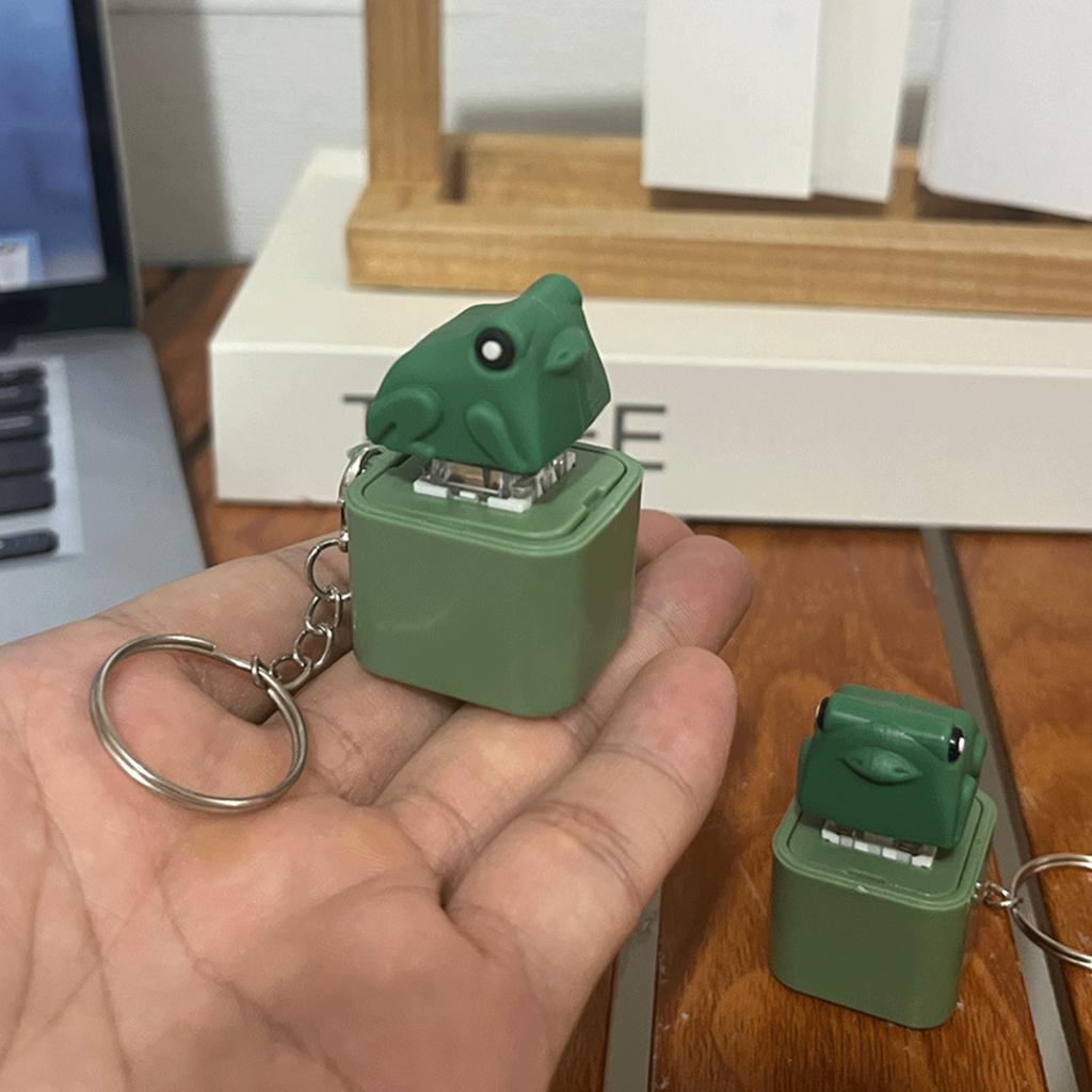 NEW Croaking Frog Keychain Rechargeable Frog Keyboard Fidget Clicker Frog/Lizard Sound Keychain with LED Light for Stress Relief