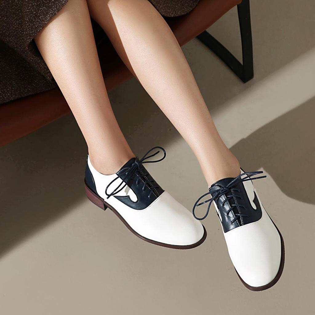 2026 Spring Women's Retro British Academy Style Low-Heel Lace-Up Oxford Shoes