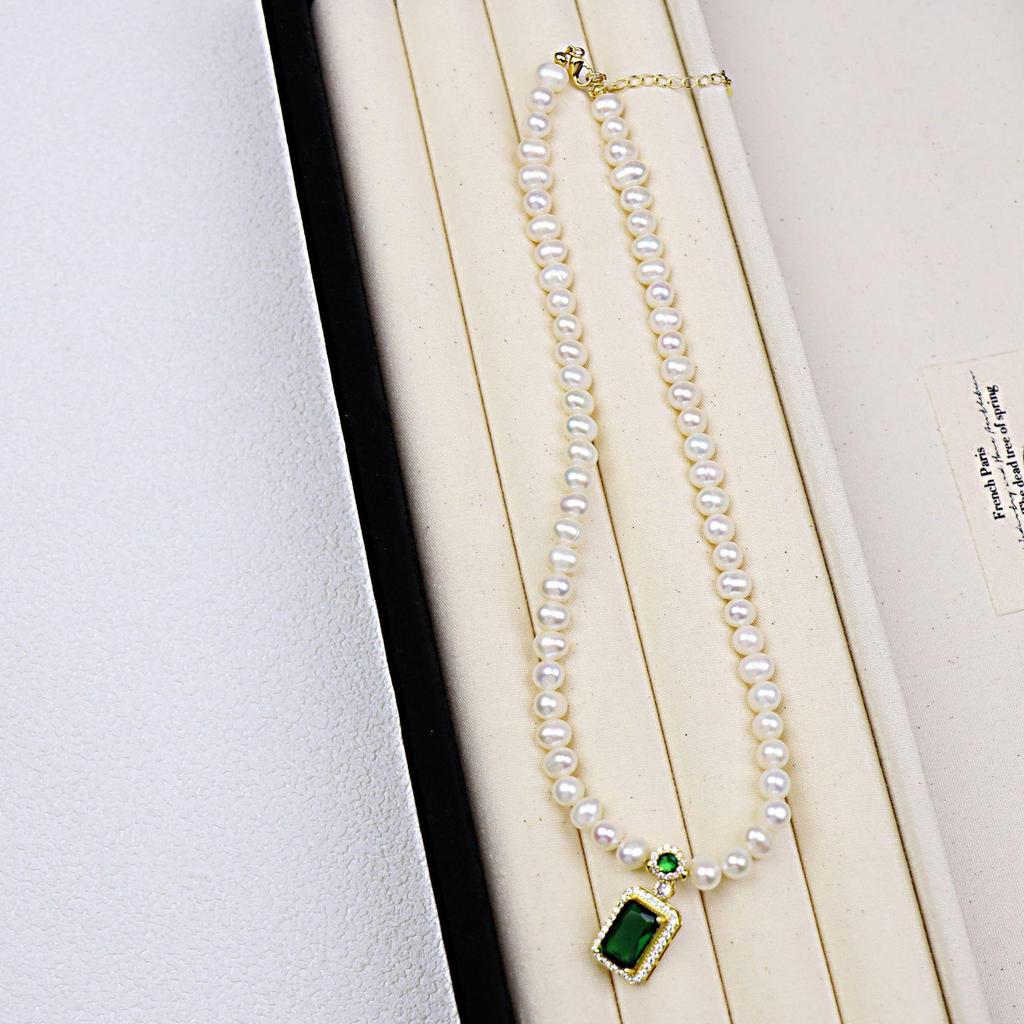 High-End Freshwater Pearl Necklace with Emerald Pendant - Women's Elegant Choker Gift