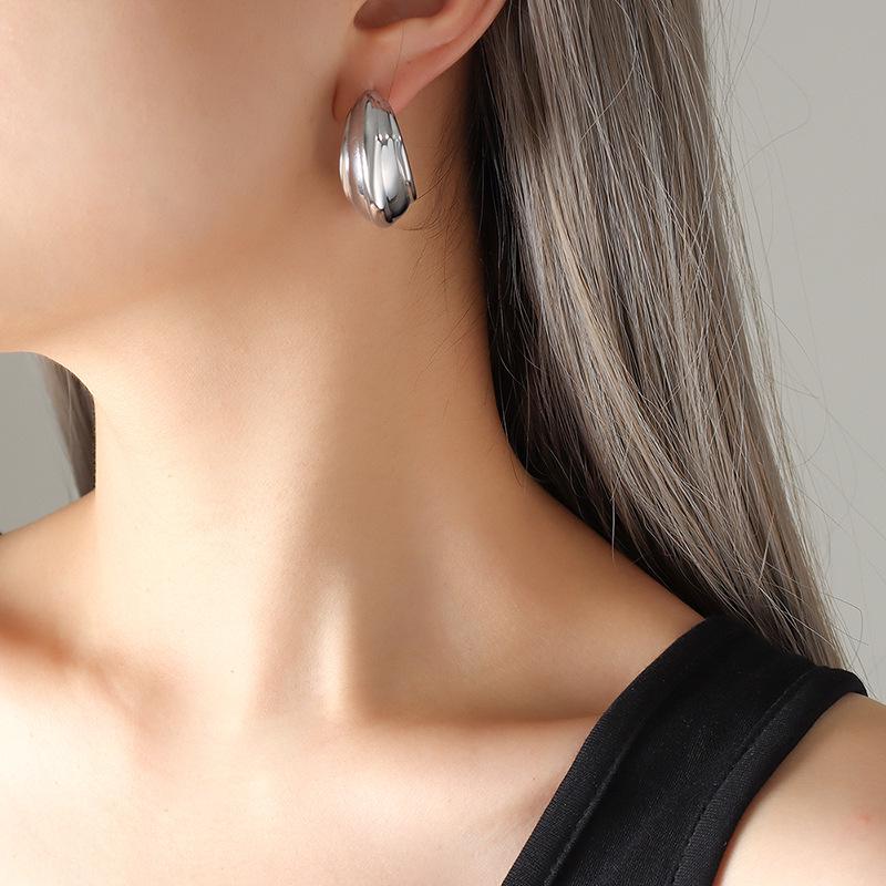 Minimalist C-Shaped Textured Earrings: 18K Gold-Plated Titanium Steel for Autumn/Winter