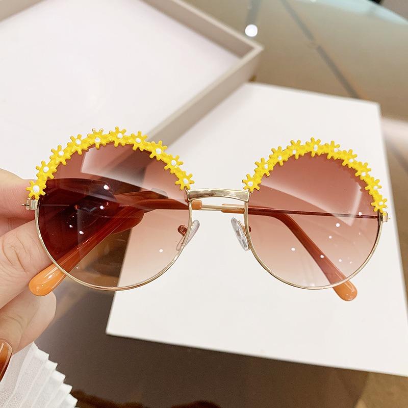 Non-polarized Fashion Round Flower Sunshade Metal Frame Sunglasses Men Women Retro Half Frame Cute Beach Eyeglasses