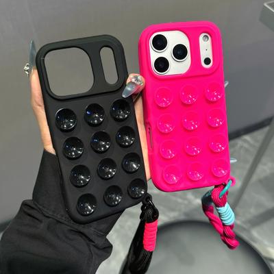 Modne Słodkie Etui z Płynnego Silikonu z Przyssawką do iPhone 17 Air 15 14 11 12 13 16 Pro Max Plus Pokrowiec z Paskiem na Nadgarstek