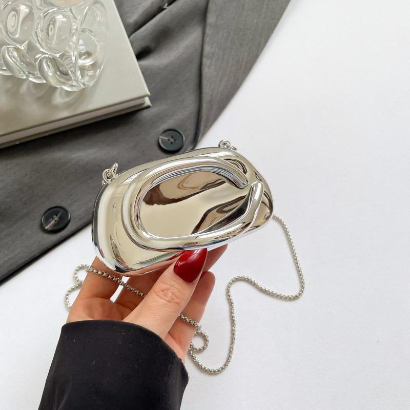 Women's Bag New Fashion Metal Wrist Bag Personalized Glossy Chain Messenger Dinner Bag