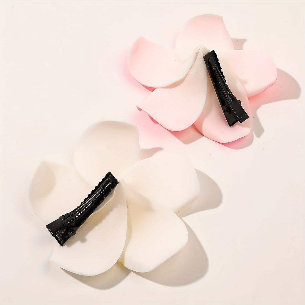 Boho-Stil Blumen Haarspangen - Alligator-Haarspangen mit leuchtend pinkfarbenen und weißen Frangipani-Blüten, perfekt für ungezwungene Ausflüge und den Valentinstag