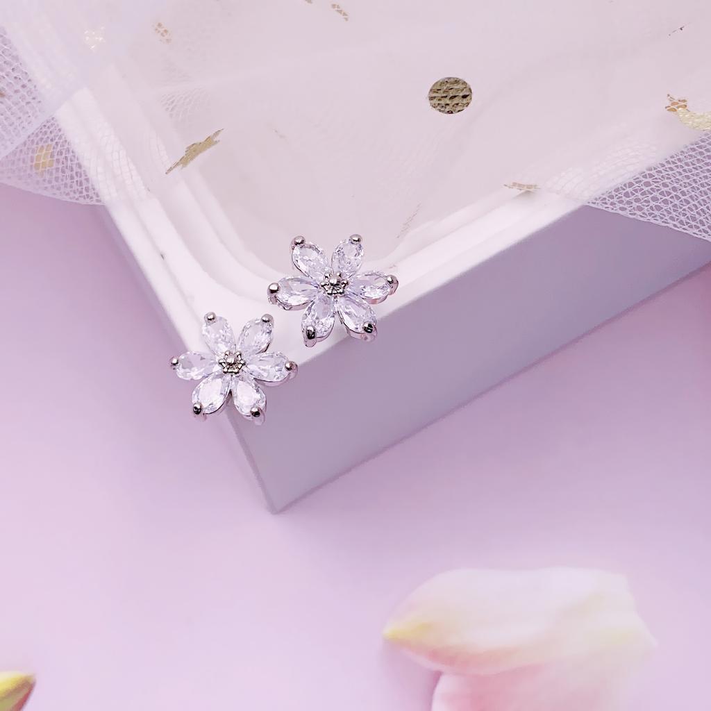Petal Zircon Stud Earrings, Simple and Versatile Temperament, Small Personality, Super Flash Earrings, Earrings.