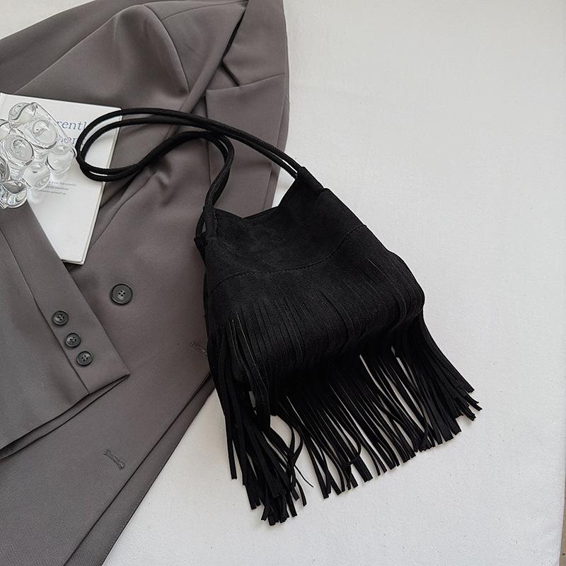 Women's bag niche foreign feeling single shoulder fringed bag women's 2025 autumn new Korean retro soft texture underarm bag