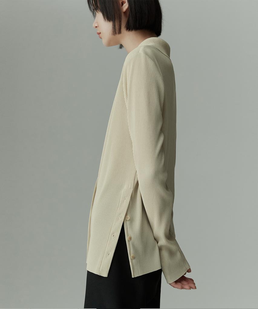 RE RHEE Wide Collar Pleated Blouse