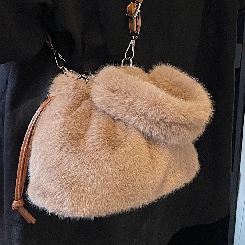 Jesienno-zimowa torebka z futra o wysokiej wartości, nowa modna pluszowa torebka, prosta torebka na ramię, torebka typu bucket