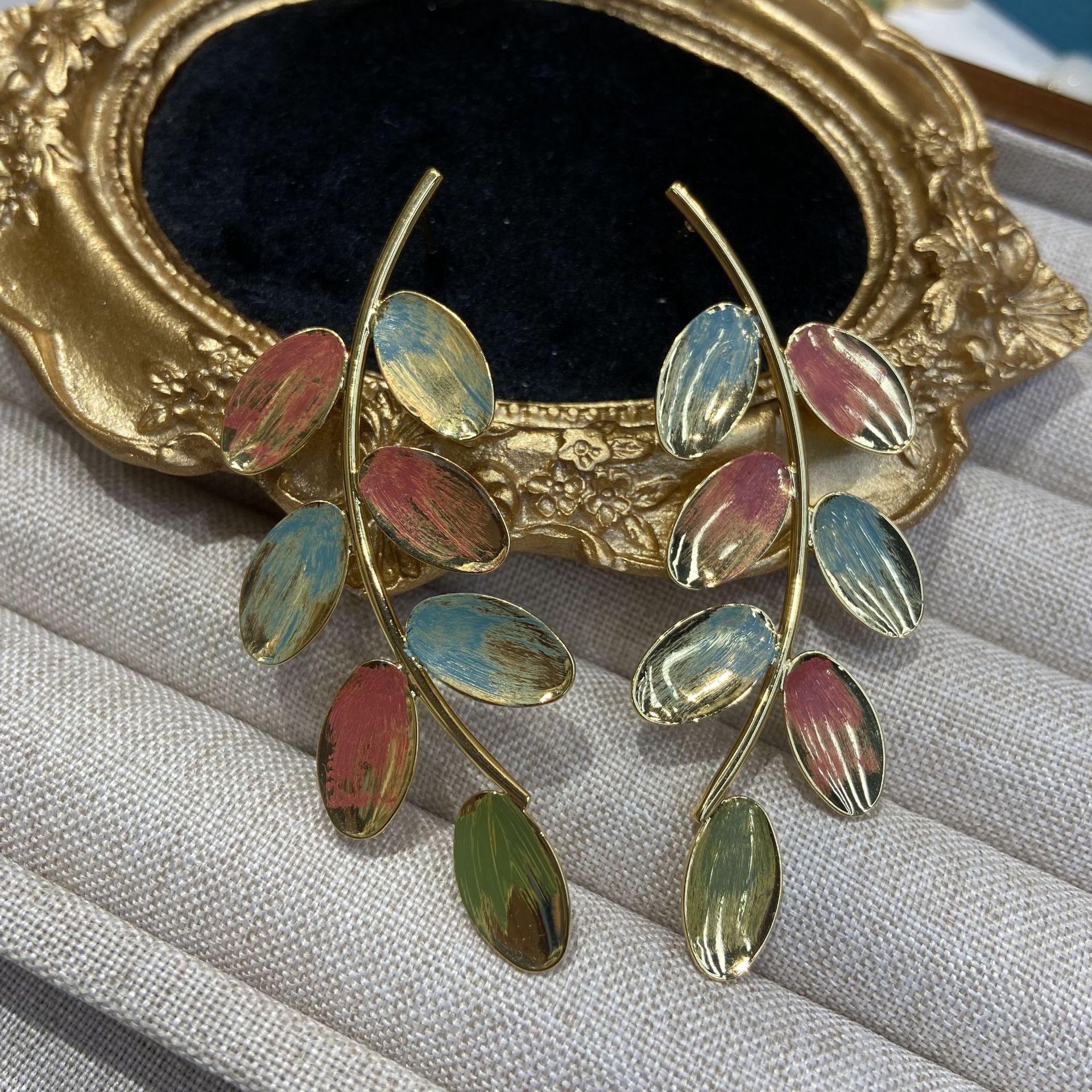 

Small Clear Oil Dripping Painted Branches Earrings Leaves Flowers Hollow Fringed Stud Earrings Temperament Fashion Ear Jewelry