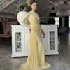 Elegantes Rüschen-Abendkleid mit langem Ärmel und Schlitz, Sommer 2025